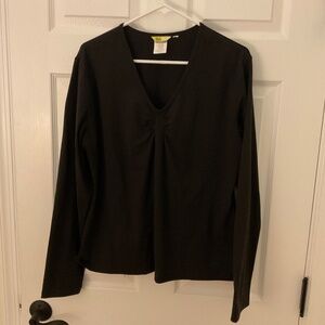 LADIES BLACK  LONG SLEEVE V NECK ATHLETIC SHIRT.  SIZE L.  ISIS.  HAS SPANDEX